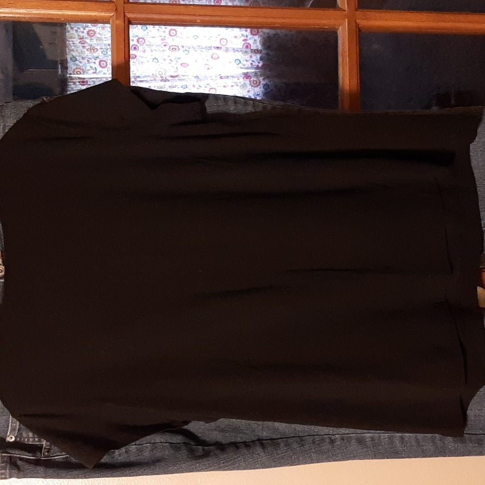 Black tee with beaded detail - Picture 4 of 4